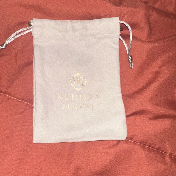 brand new elisa kendra scott necklace!! - Picture 4 of 5